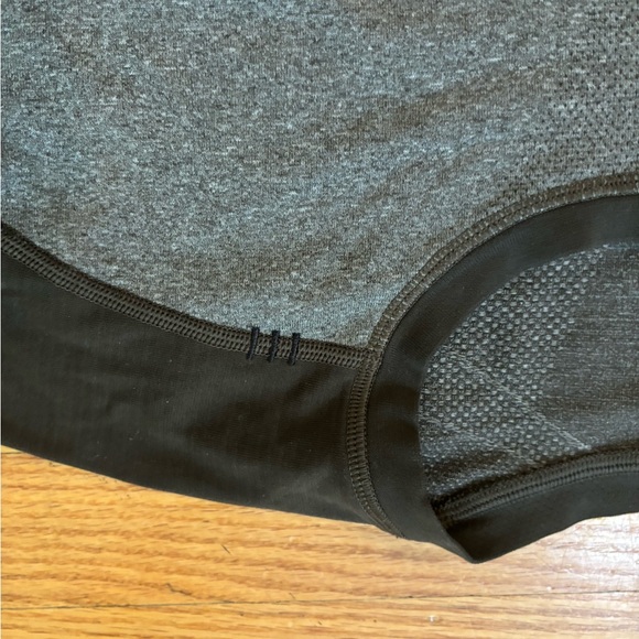 Lululemon grey men’s t shirt. Men’s large. - Picture 2 of 3